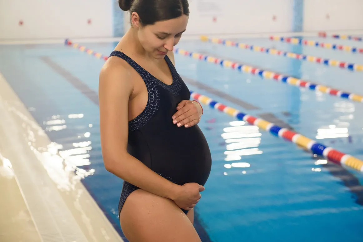 Ist ein Schwimmbad während der Schwangerschaft sicher?